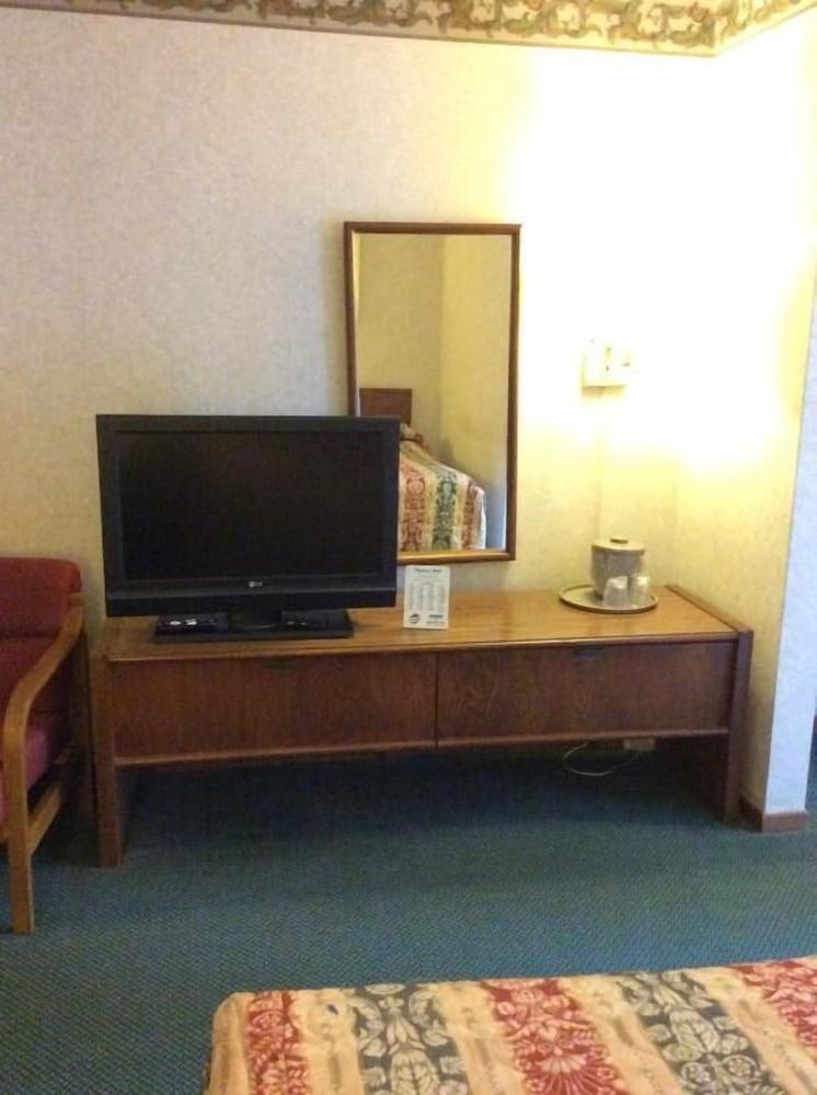 Tidewater Motel photo 13