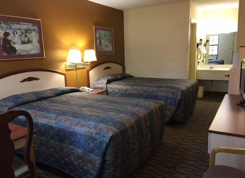 Suite Stay Talladega photo 3