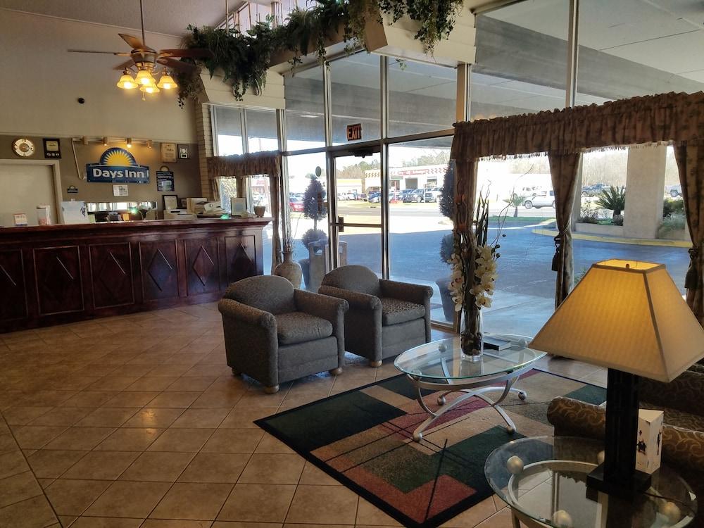 Days Inn by Wyndham Leesville photo 47