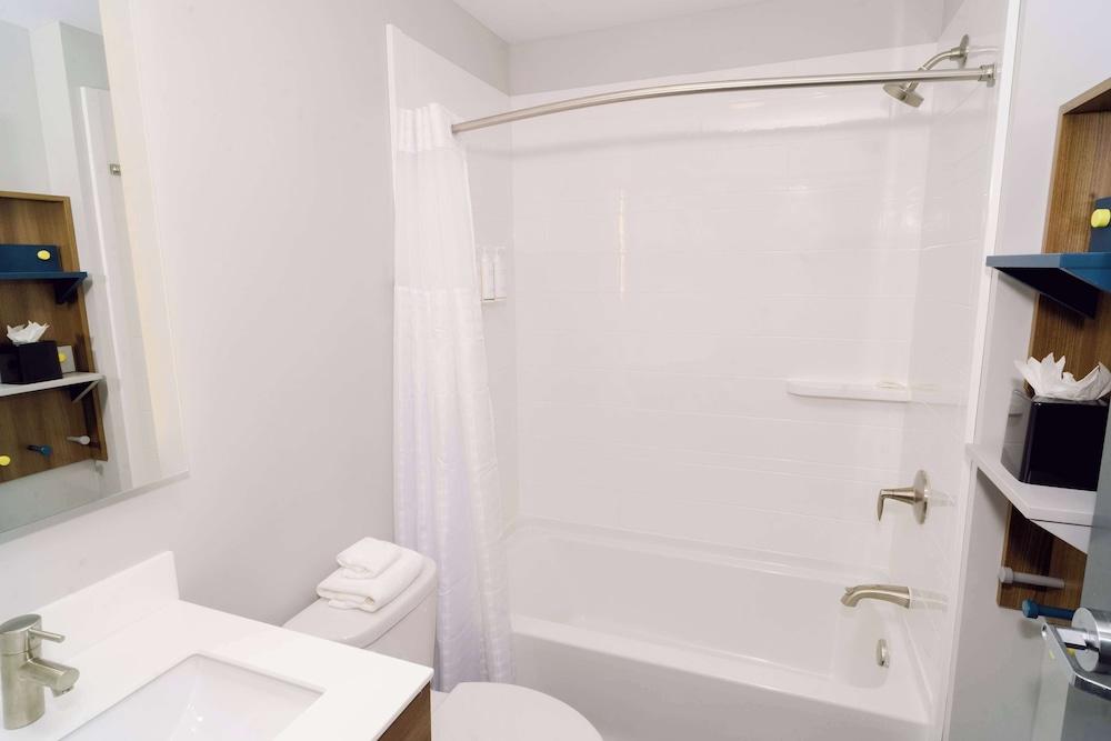 Microtel Inn & Suites by Wyndham Newark NY photo 7