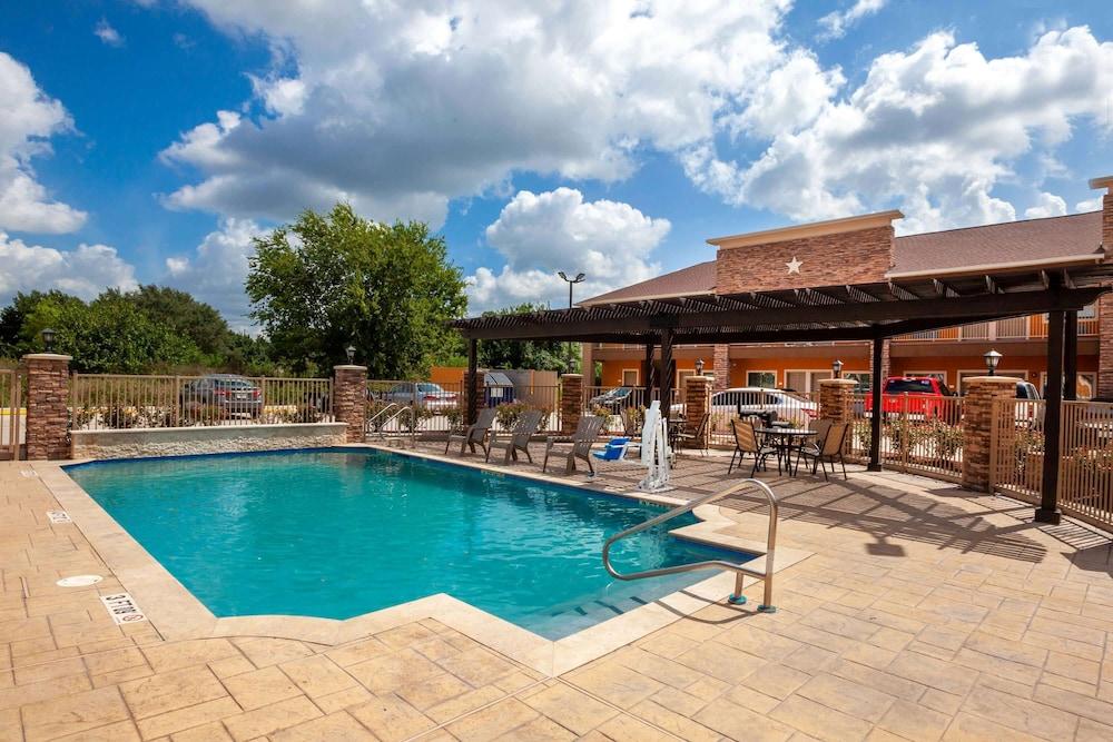 Super 8 by Wyndham Houston Northwest Cypress photo 20