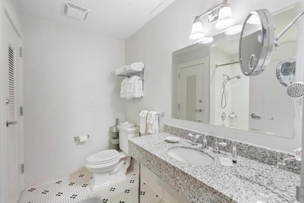 Village Suites Bay Harbor photo 6