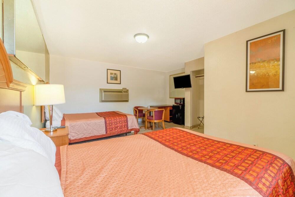 The Inn by El Dorado Lake photo 17