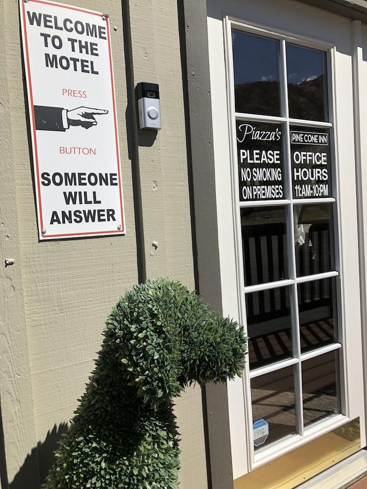 Piazza's Pine Cone Inn photo 17