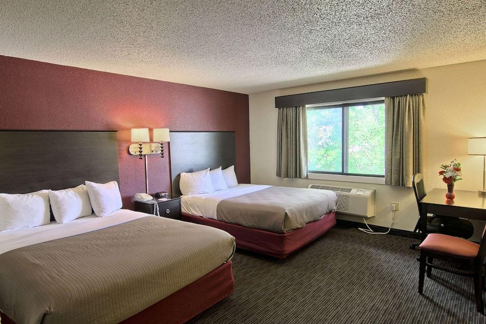 Blossom Hotel & Suites Traverse City photo 54