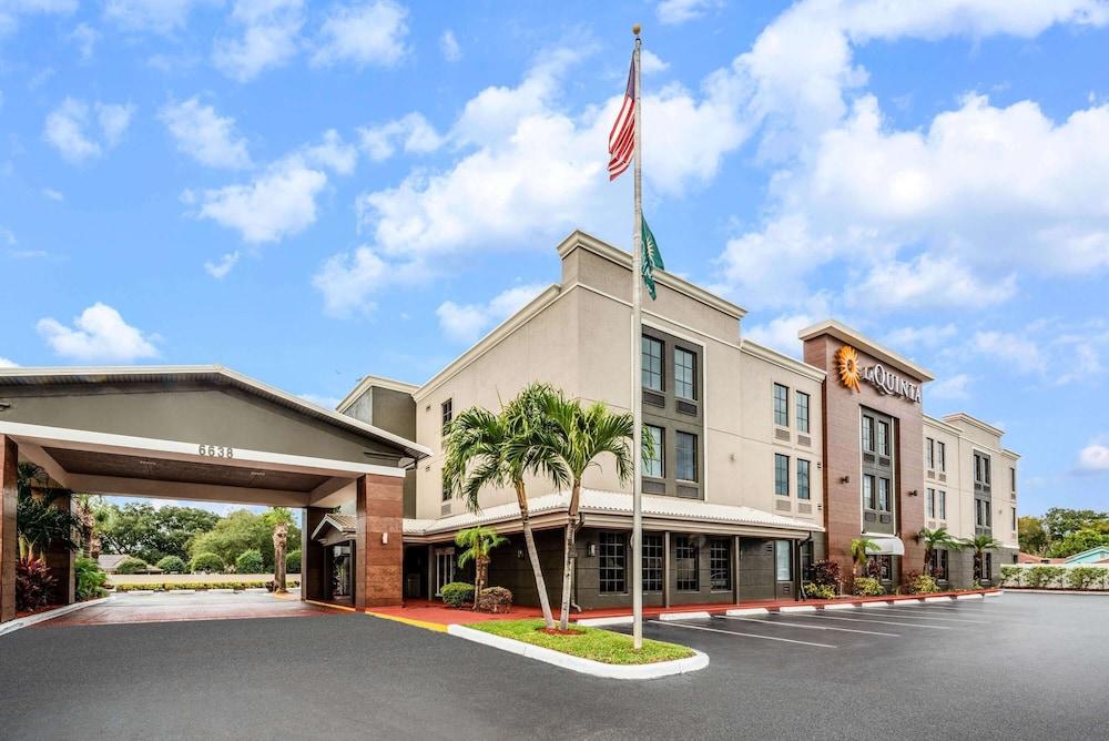 La Quinta Inn & Suites by Wyndham St. Petersburg Northeast — hotel in St. Petersburg