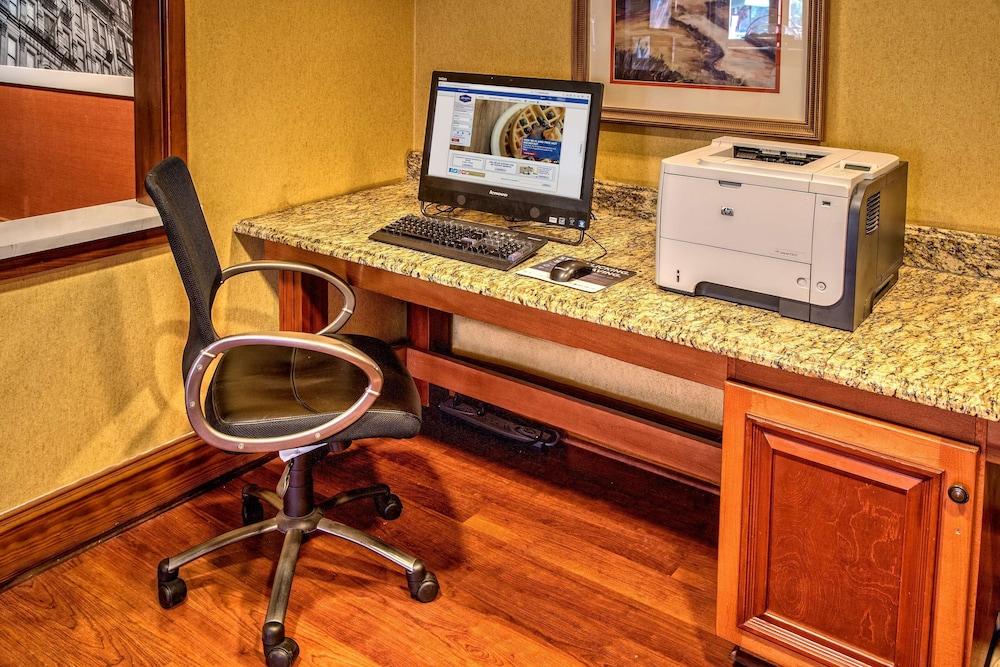 Hampton Inn Savannah-I-95-North photo 20