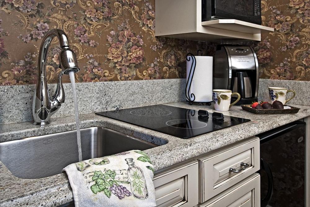 Cameo Heights Mansion photo 77