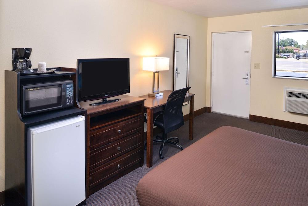 Americas Best Value Inn Batesville photo 10