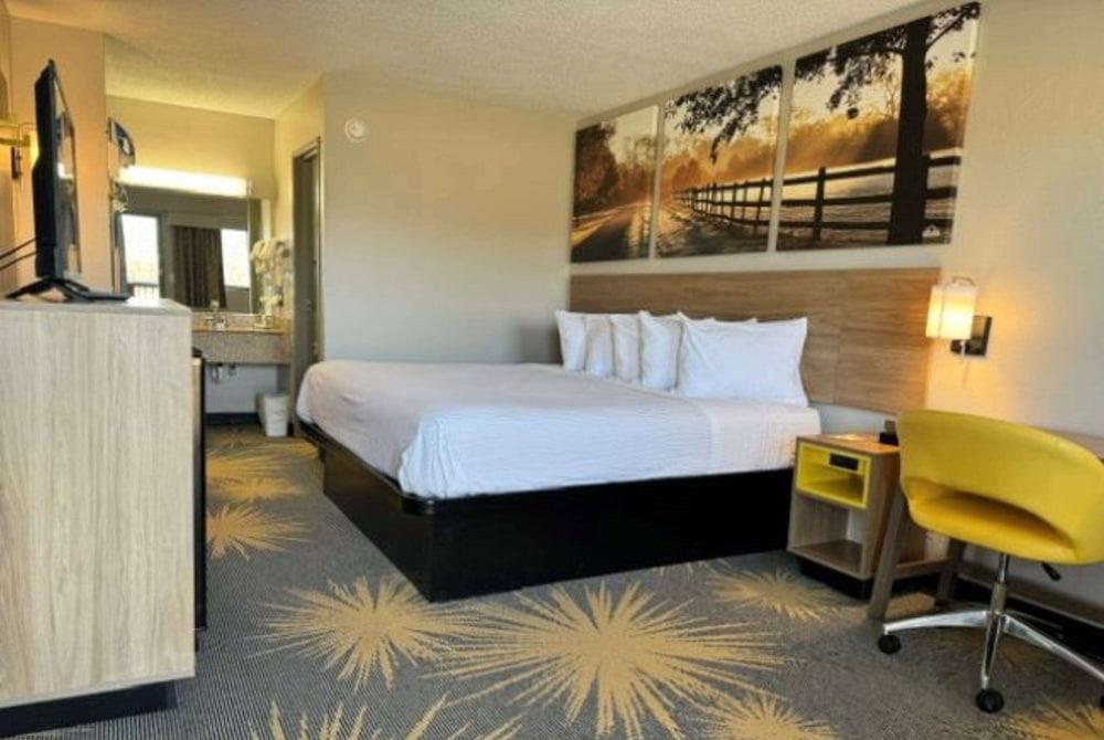 Days Inn by Wyndham Cloverdale Greencastle photo 19