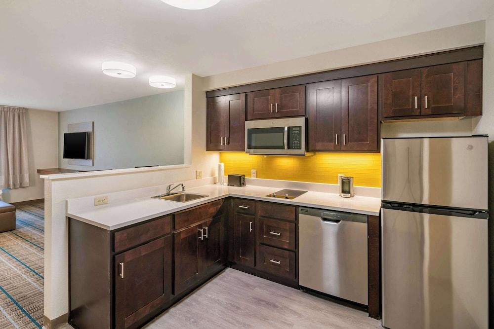MainStay Suites Spokane Airport photo 12