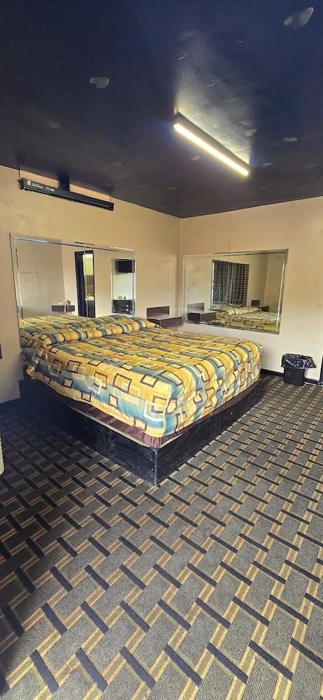 Royal Budget Inn photo 31