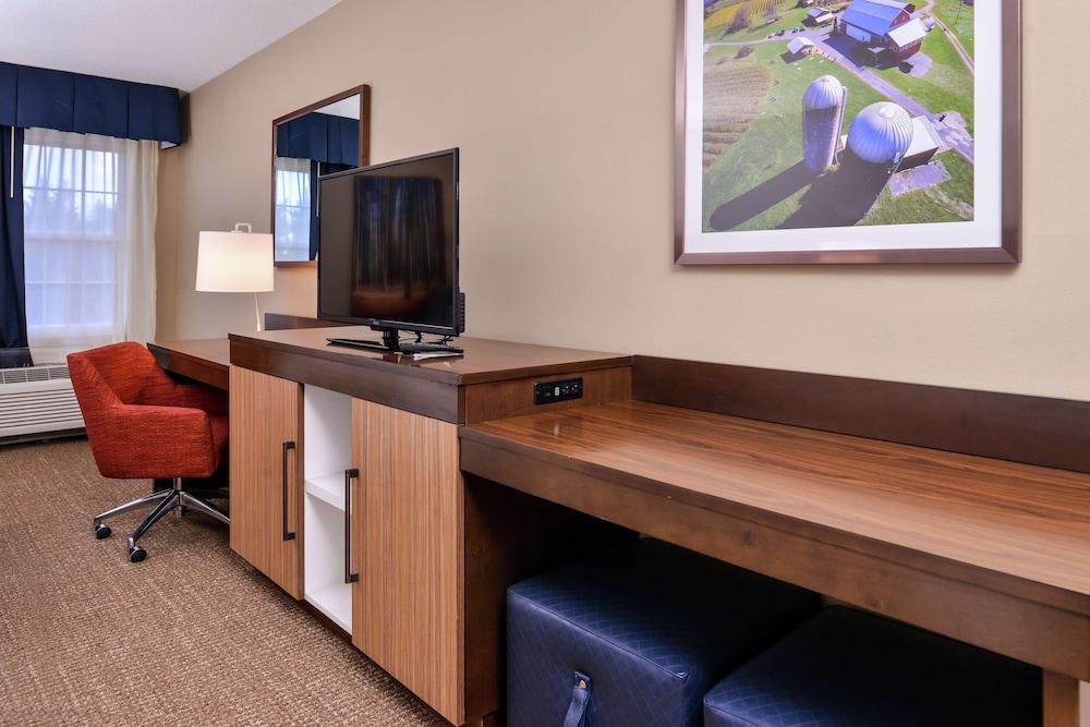 Hampton Inn Lexington-Historic District photo 49
