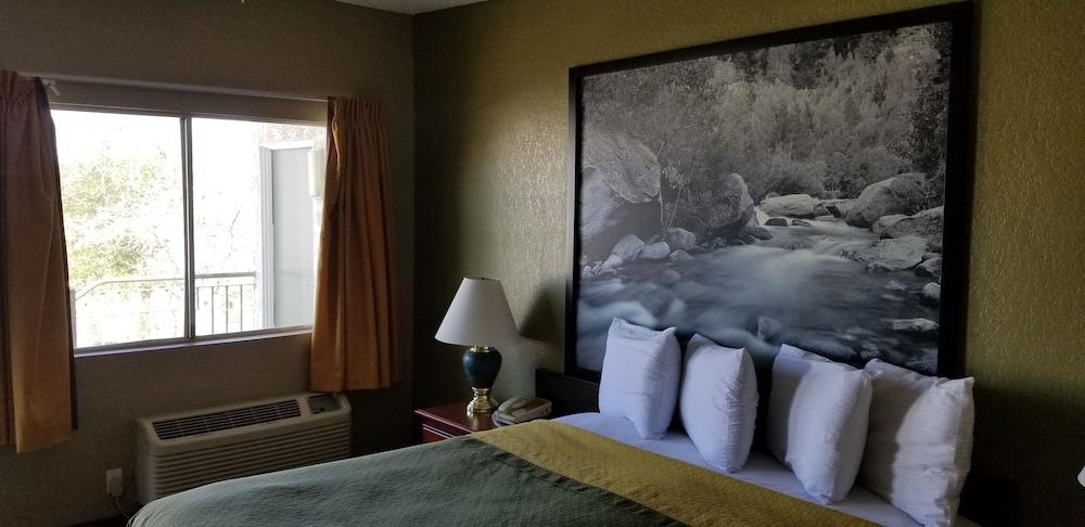 Super 8 by Wyndham Ridgecrest photo 14