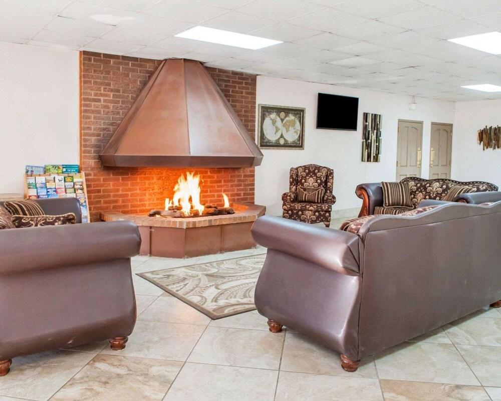 Econo Lodge Carlsbad Caverns Area photo 18
