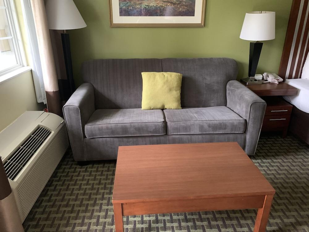 Days Inn by Wyndham Austintown photo 23