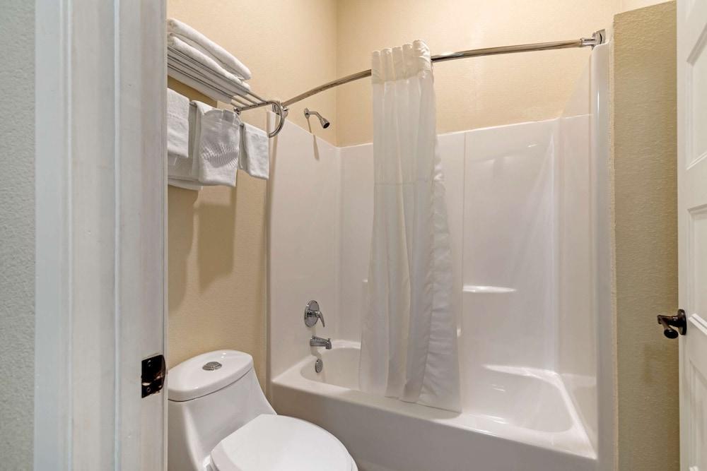 Quality Inn & Suites Elgin photo 27