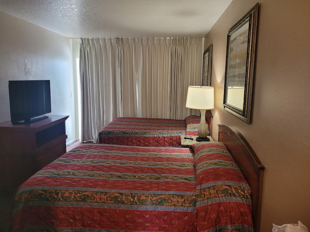 Queens Lodge Motel photo 21