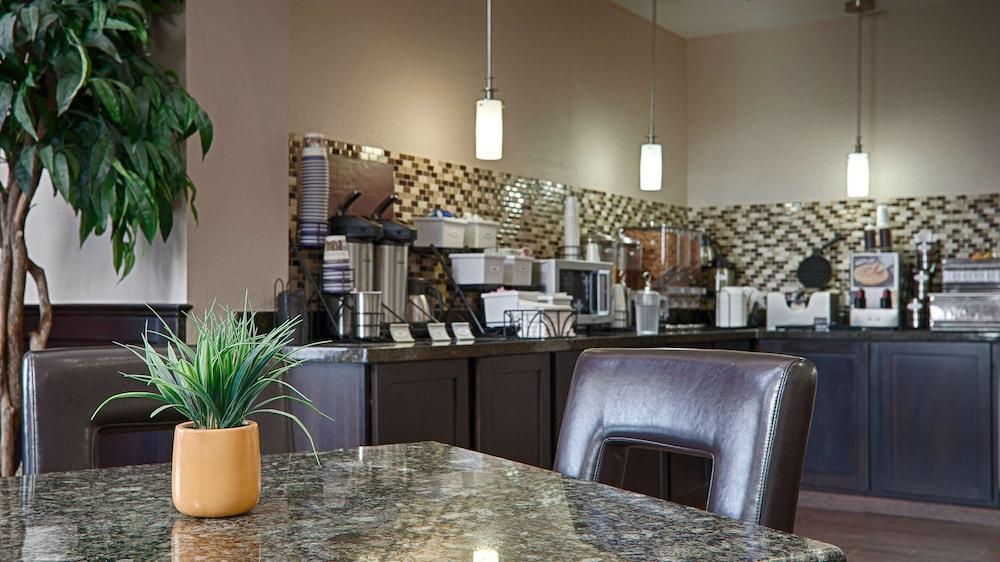Best Western Plus Cushing Inn & Suites photo 18