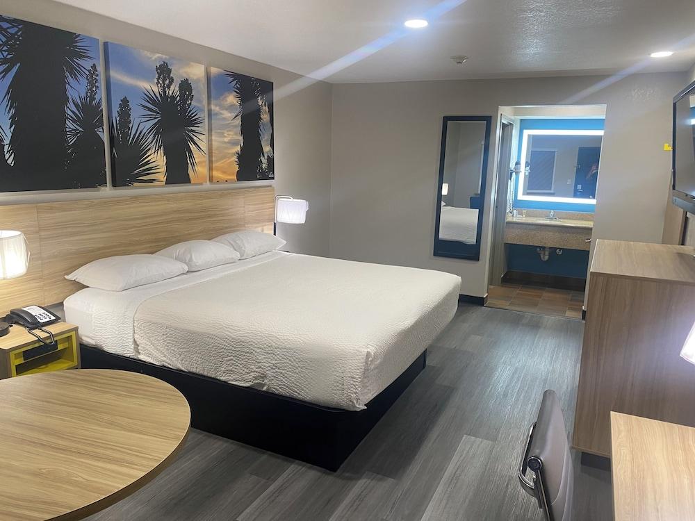 Days Inn by Wyndham El Paso West photo 10