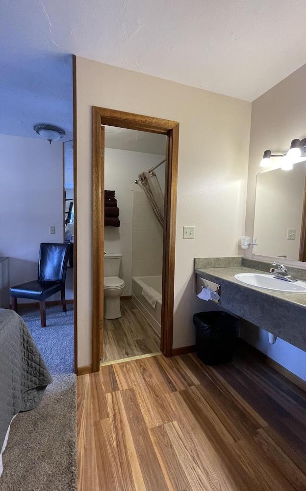 Cedar Wood Inn photo 17