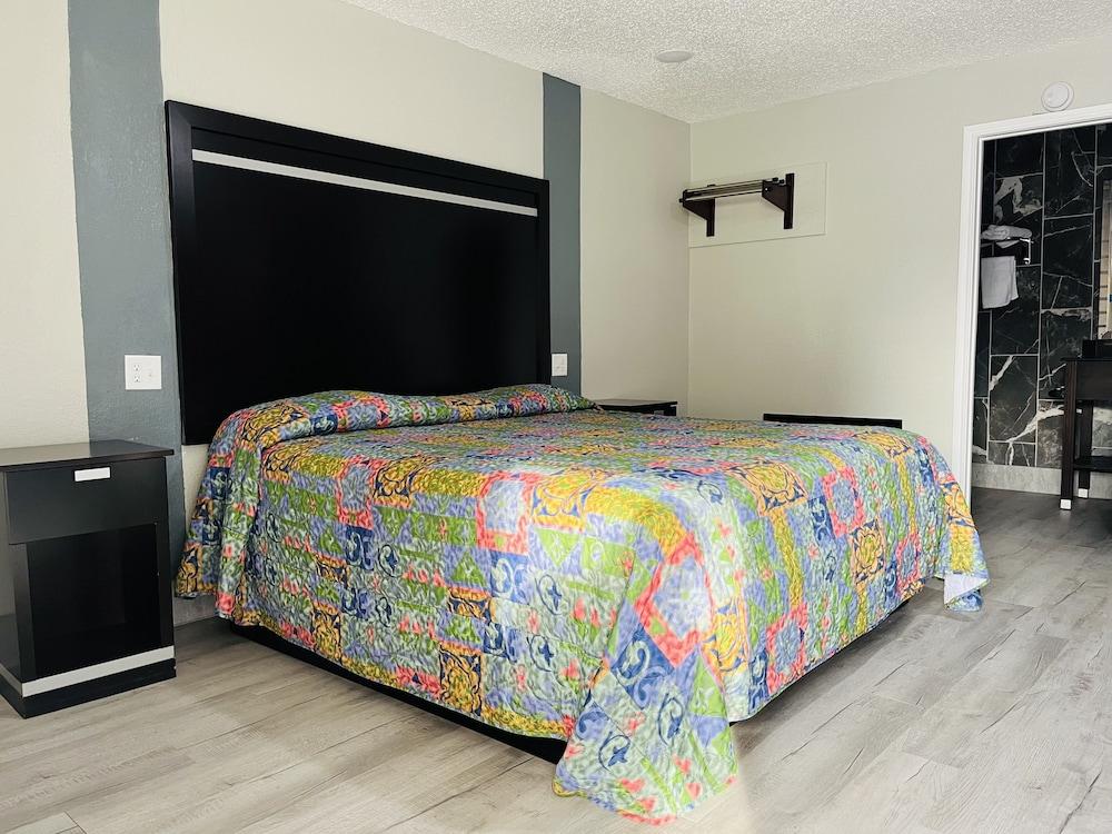 Town House Motel photo 22