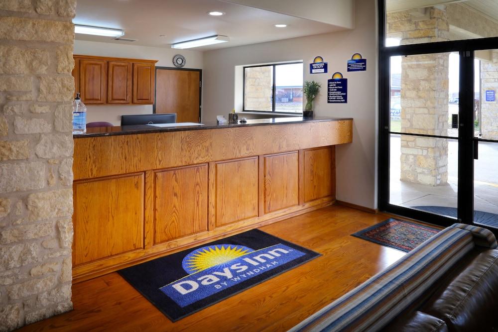 Days Inn & Suites by Wyndham Llano photo 6