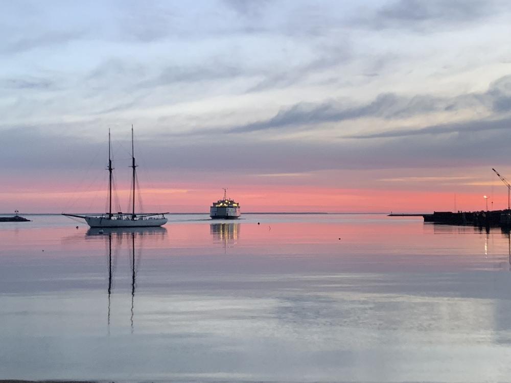 Vineyard Harbor Motel - Private Beach photo 47