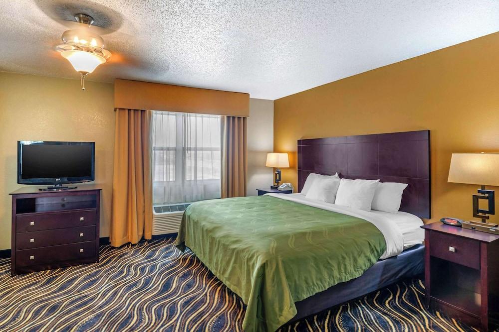 Quality Suites Addison - Dallas photo 45