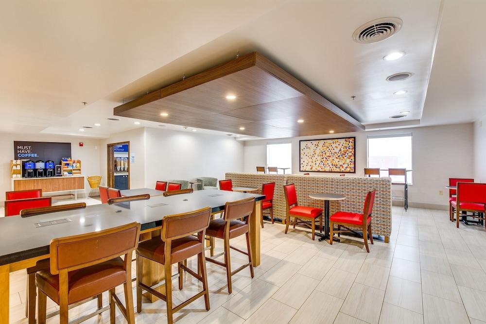 Holiday Inn Express Vincennes by IHG photo 26