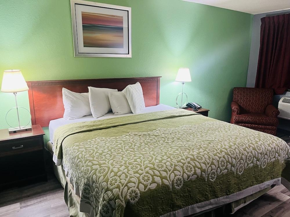 Rodeway Inn Whitehall photo 43