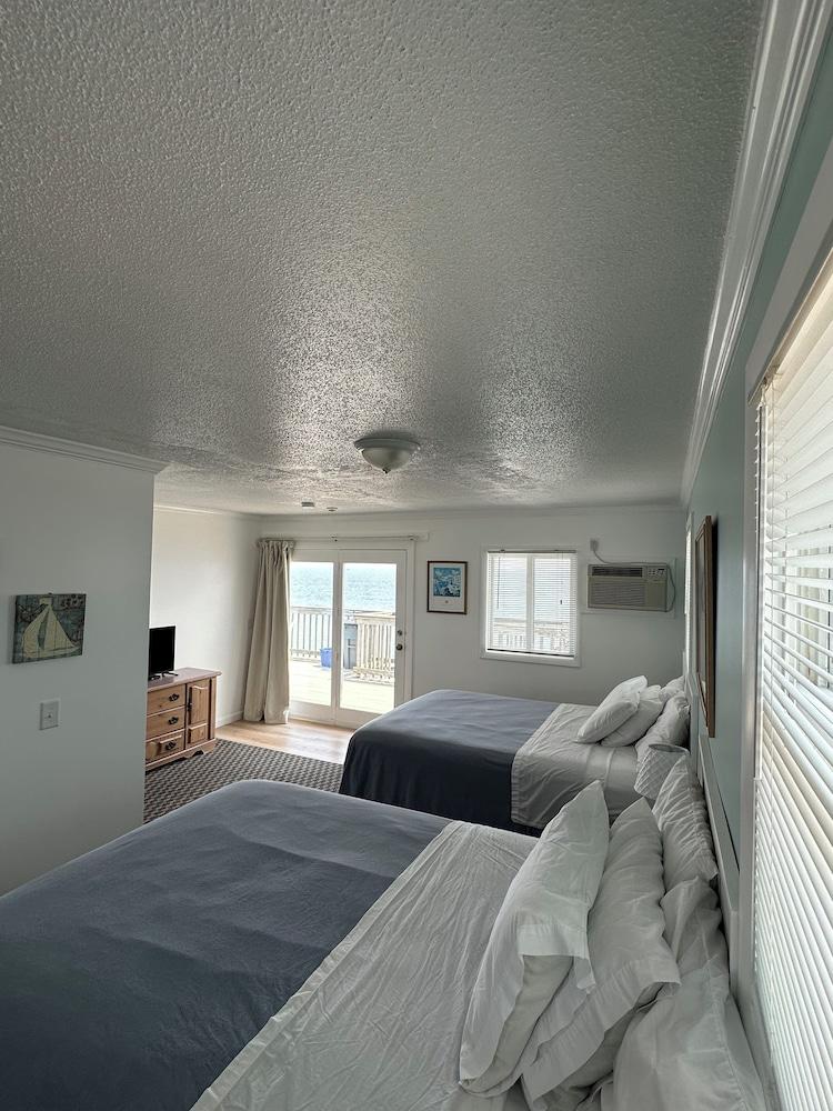 Sandcastle Beachfront Inn photo 20
