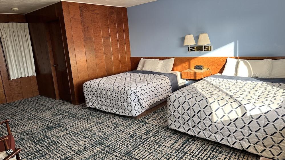 Curly Redwood Lodge photo 19