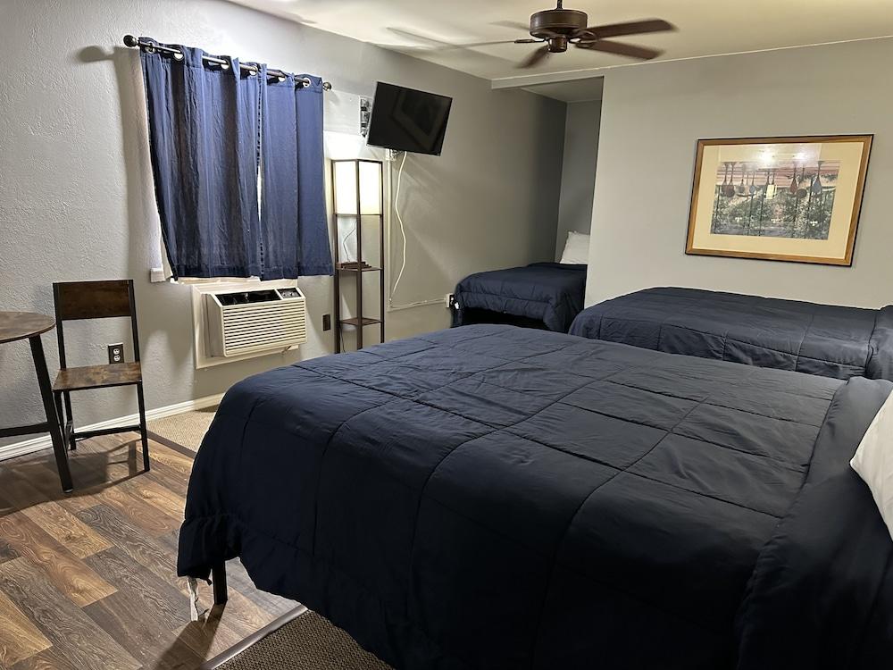 Travelers Inn Motel photo 31