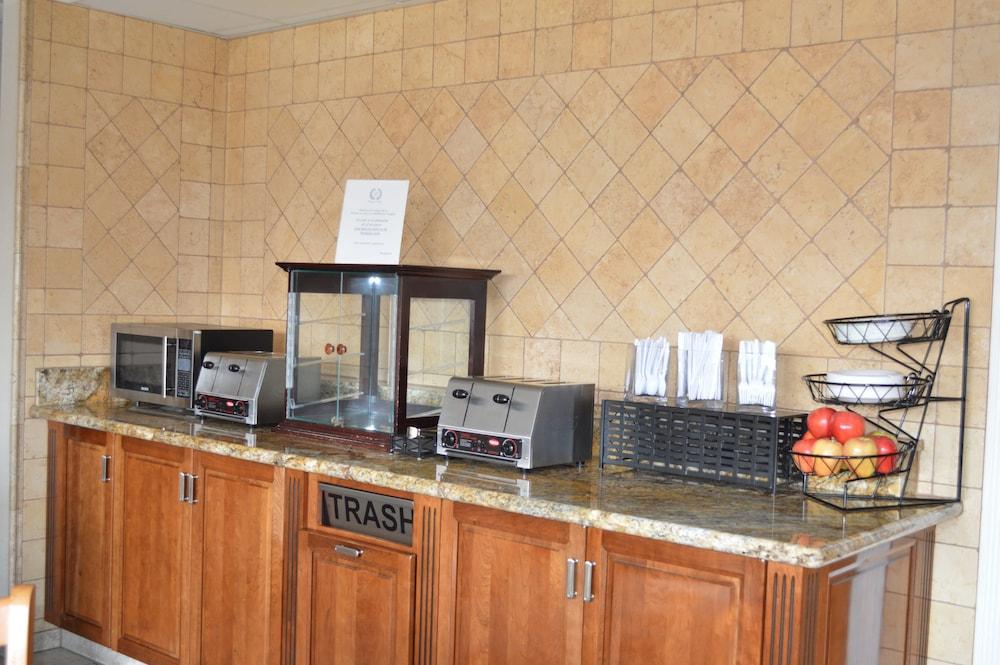 Laurel Inn Motel photo 44