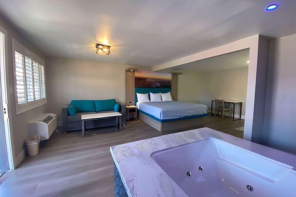 Super 8 by Wyndham Oceanside Downtown photo 4