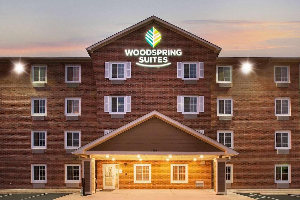 WoodSpring Suites Columbus Urbancrest photo 1
