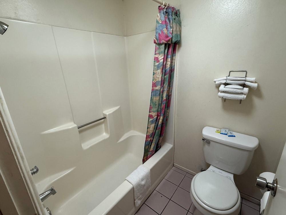 New Budget Inn photo 33