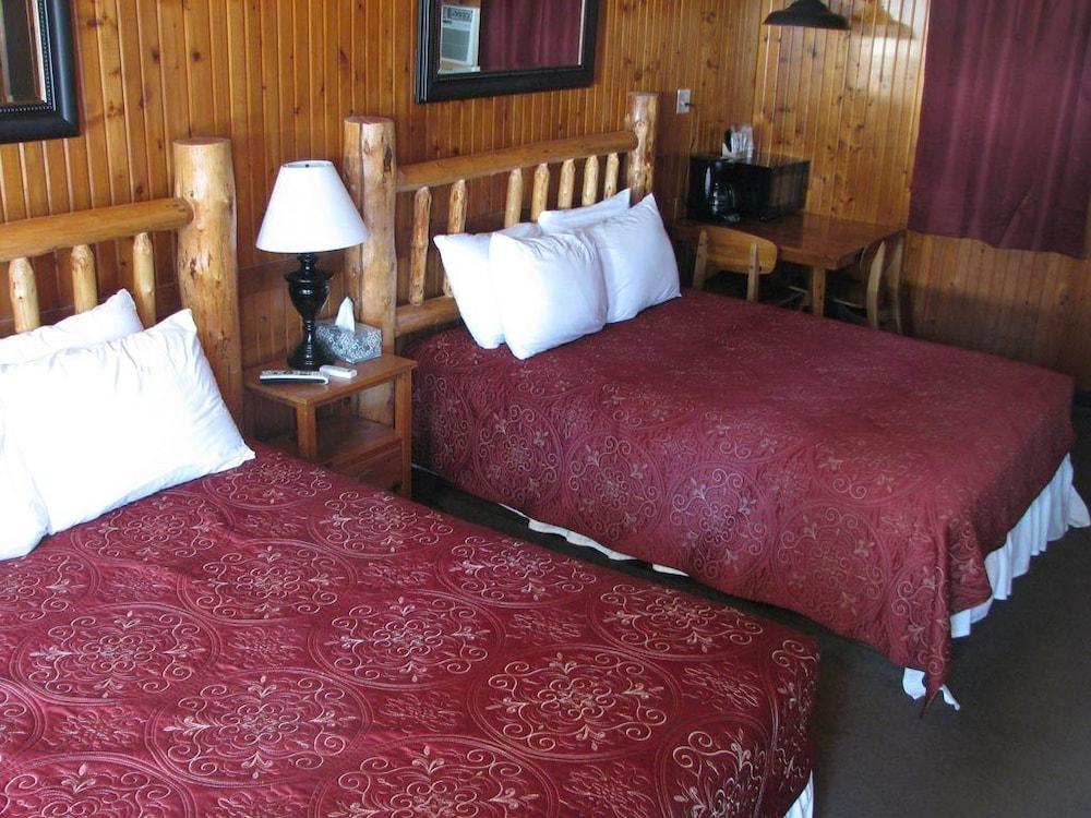 Evergreen Motel photo 6