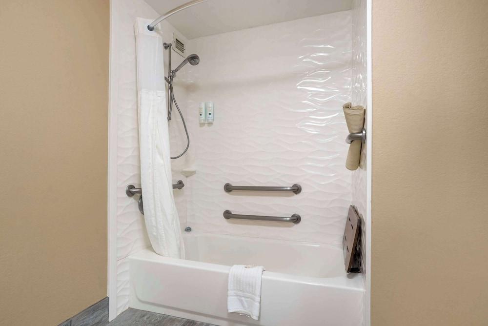 Quality Inn Brookhaven photo 5