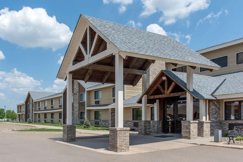 New Prague Inn & Suites photo 1