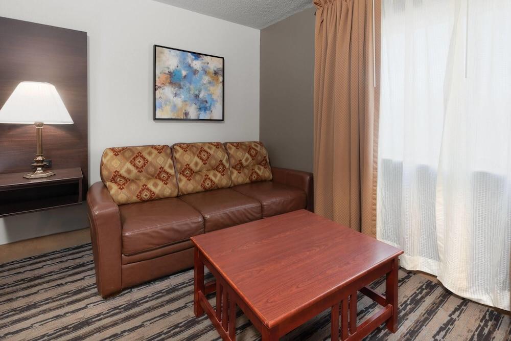 Endeavor Inn & Suites, Trademark Collection by Wyndham photo 12