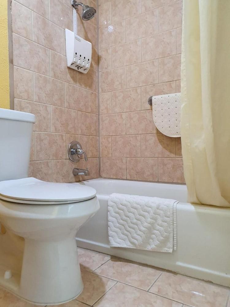 Chaparral Motel photo 37
