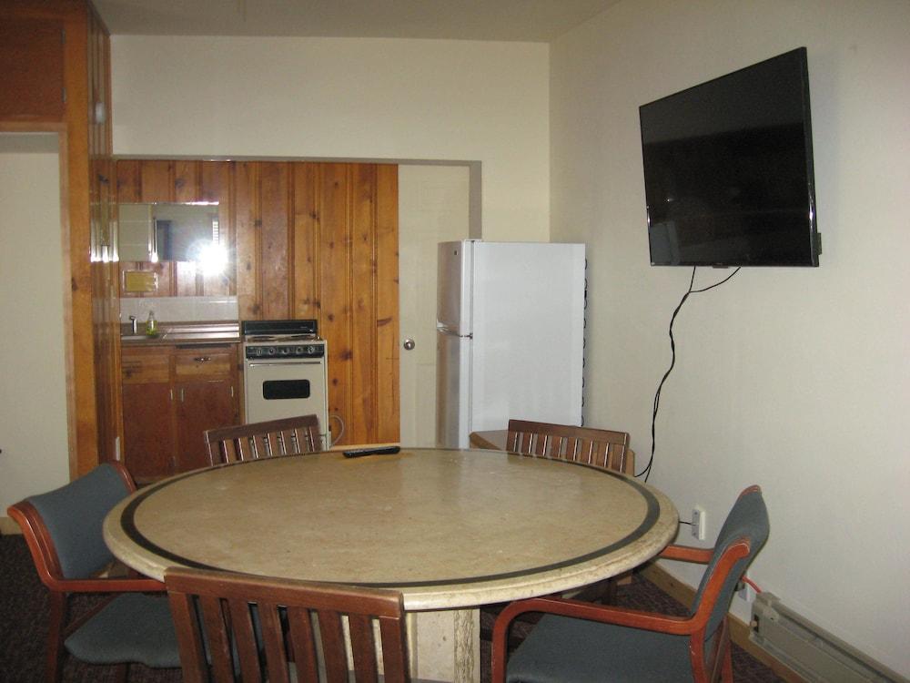 Masters Inn photo 9
