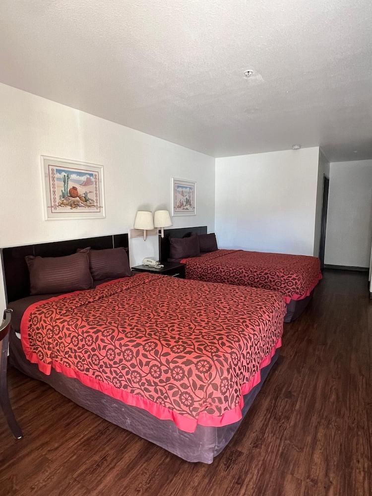 American Inn & Suites photo 6