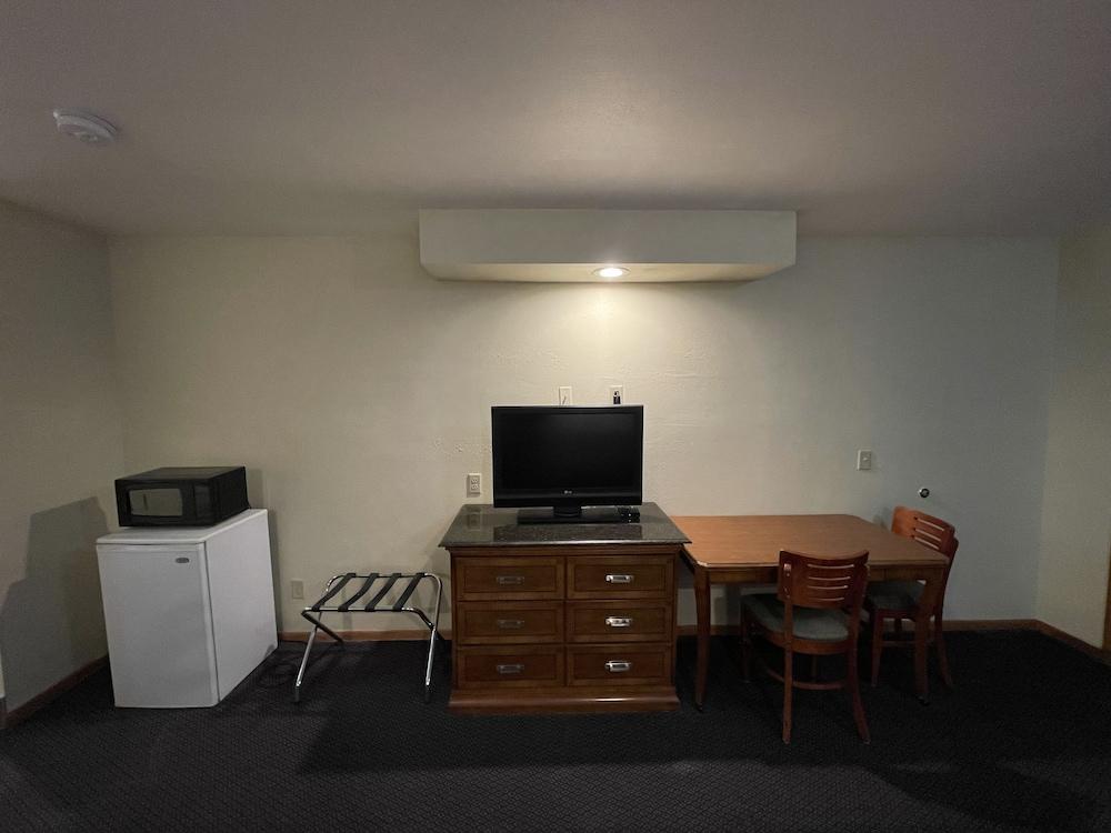 Campus Inn Motel photo 6