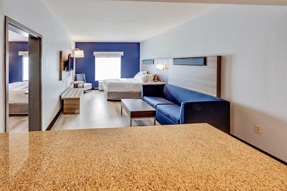 Holiday Inn Express Hotel & Suites Columbus Univ Area - Osu by IHG photo 7