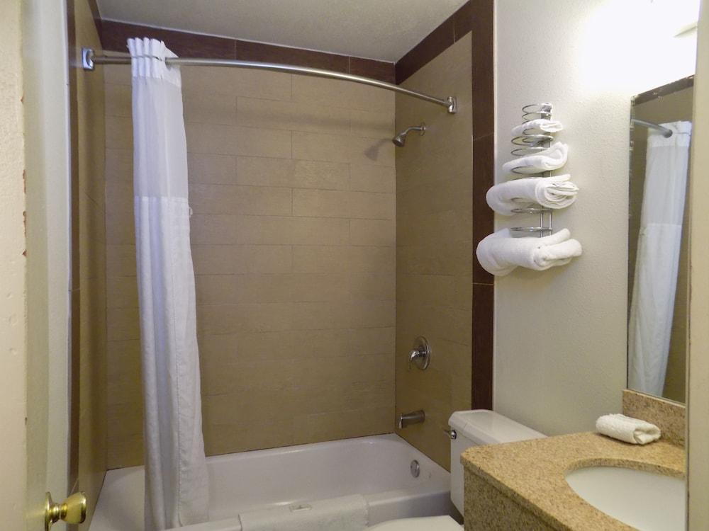 Budget Inn photo 10