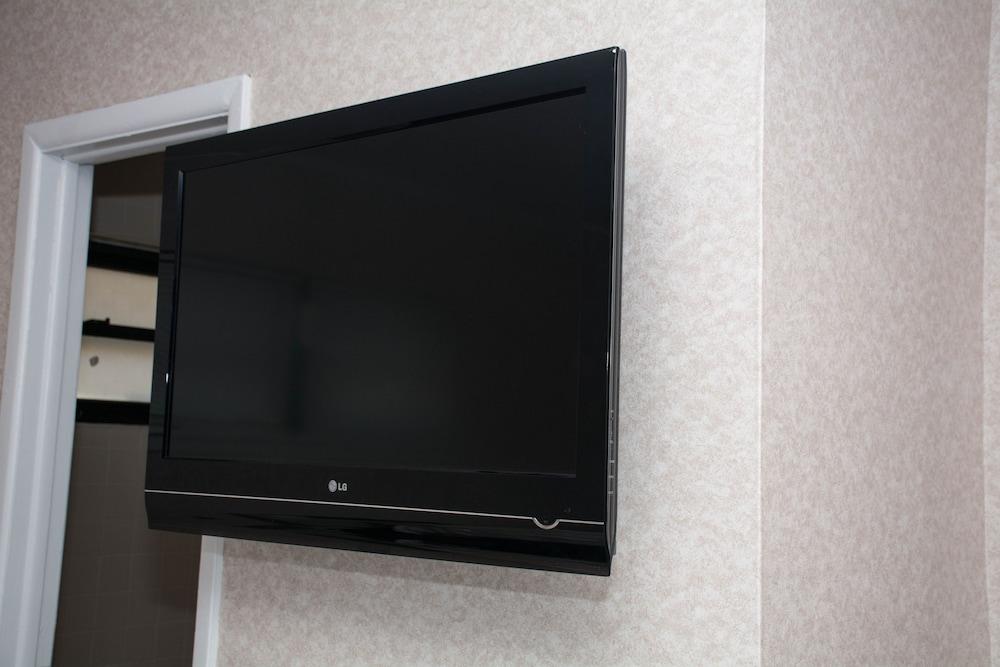 Atlantic Inn & Suites photo 60