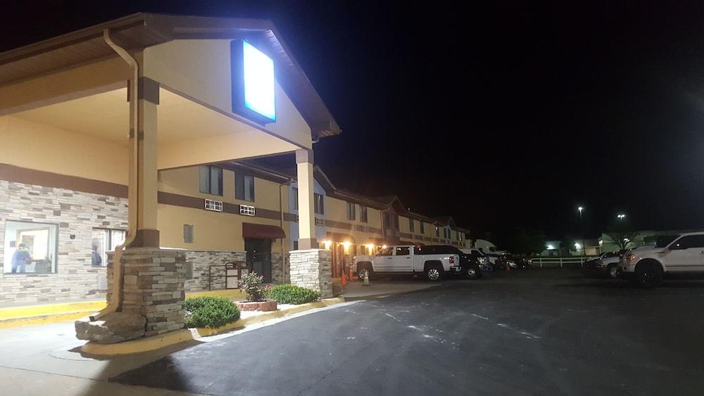 Americas Best Value Inn & Suites Harrisonville photo 46